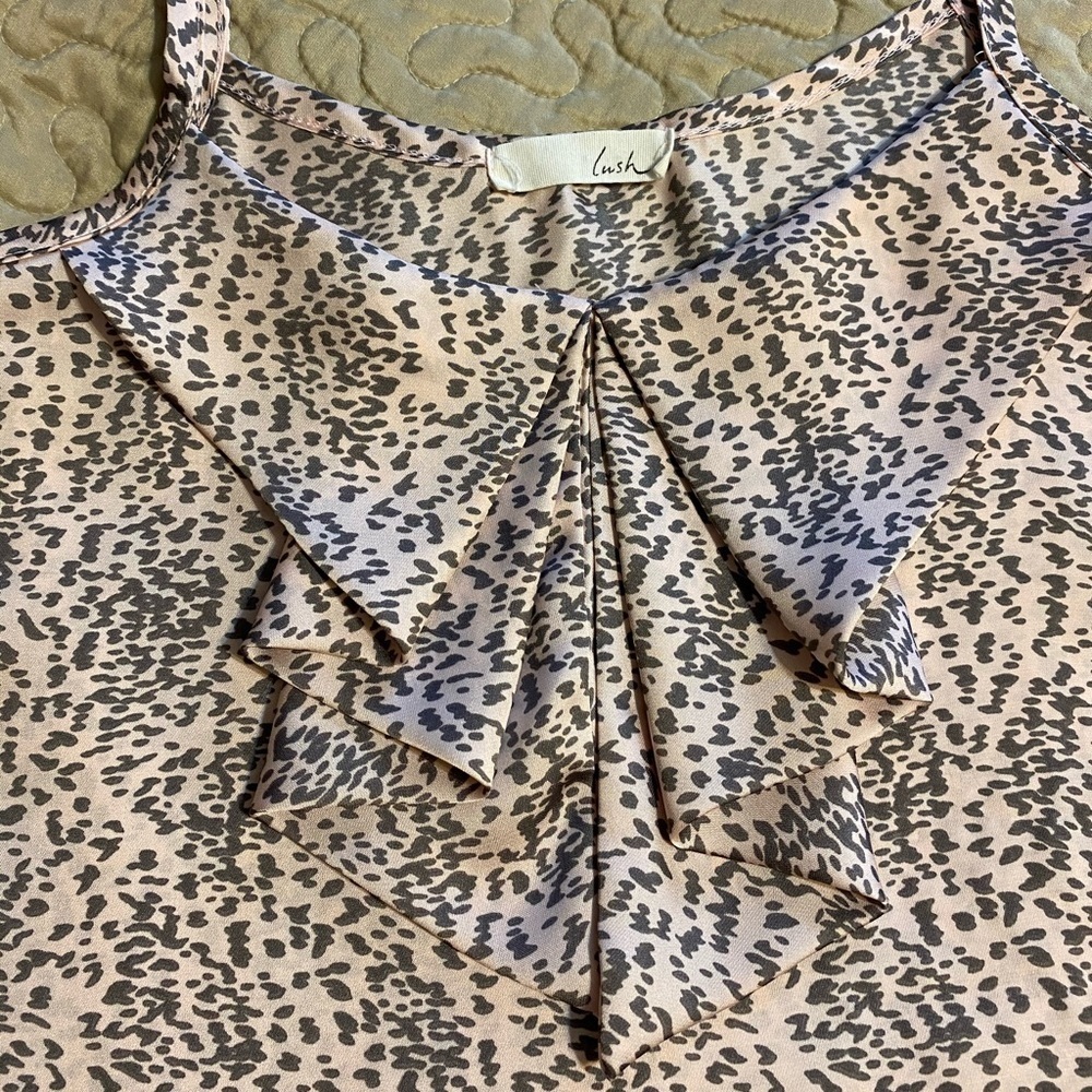 “LUSH” Neckline Ruffle Tank - Picture 6 of 13